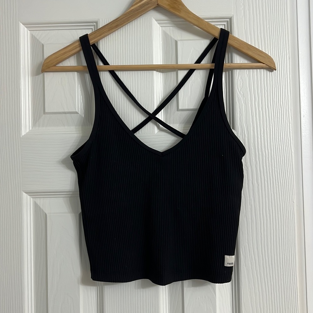 Vuori size small rib crop black tank.